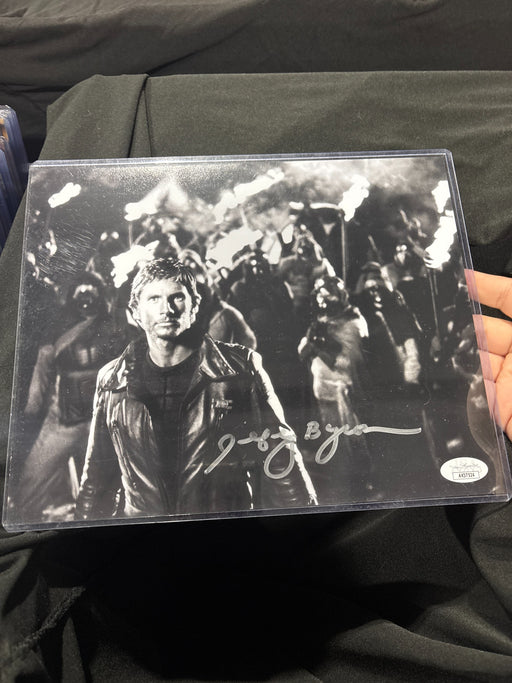 Jeffrey Byron – Metalstorm: The Destruction of Jared-Syn Signed Photo – Black & White Group Scene – Pre-Owned