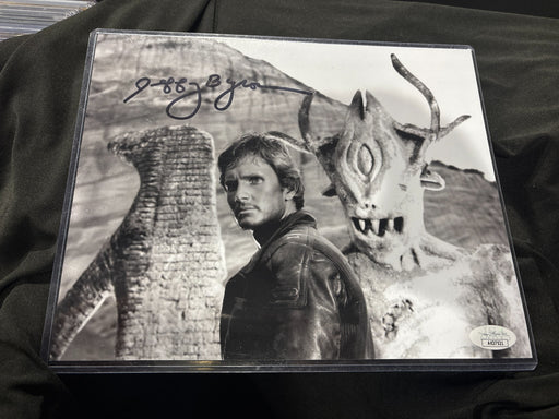 Jeffrey Byron – Metalstorm: The Destruction of Jared-Syn Signed Photo – Black & White Creature Scene – Pre-Owned