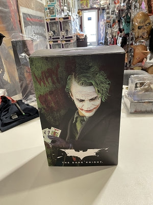 Hot Toys 1/6 Scale The Dark Knight The Joker Action Figure