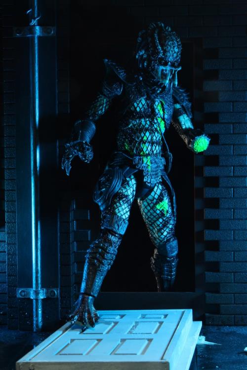 Predator 2 Ultimate Battle-Damaged City Hunter Action Figure